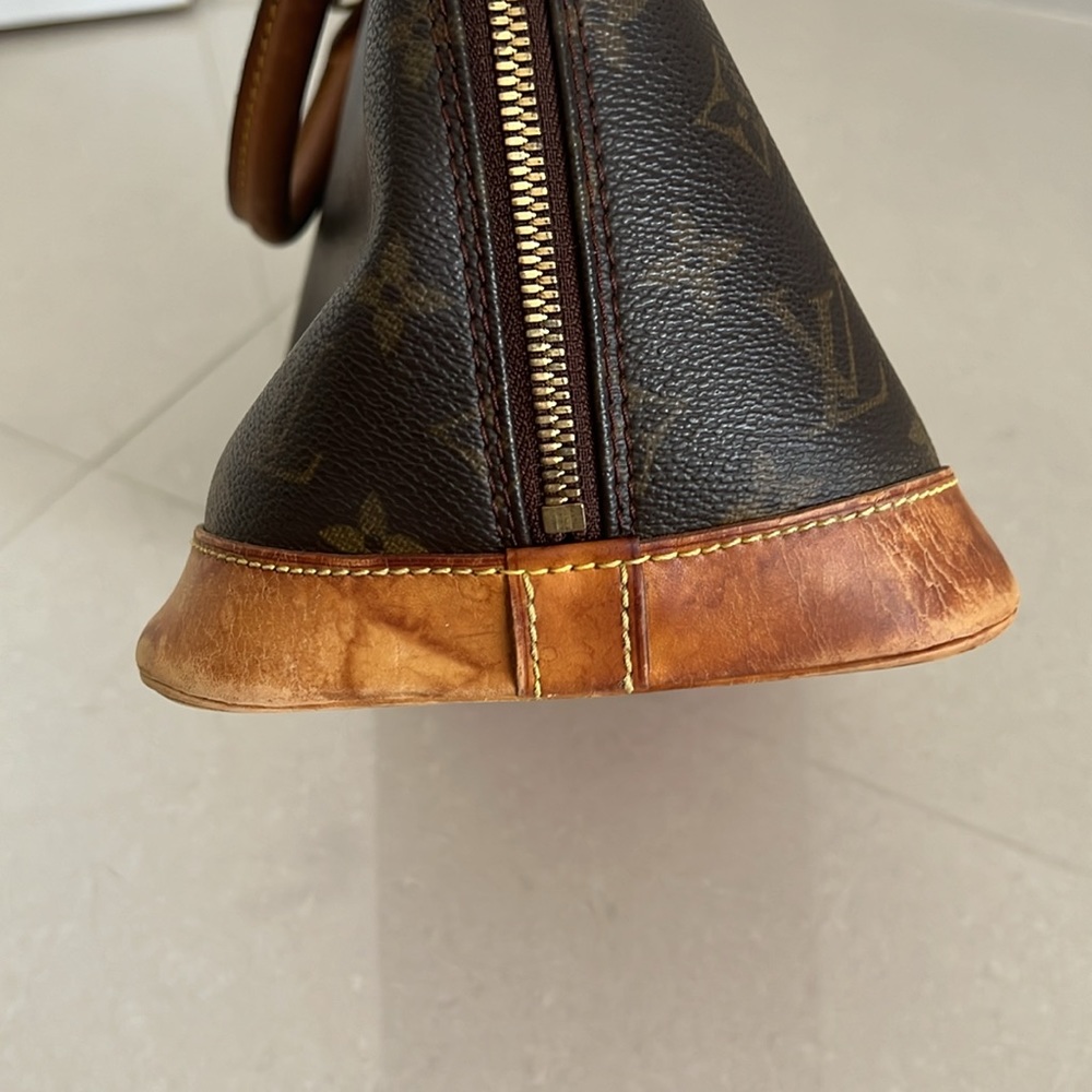 Louis Vuitton Brown Monogram Handbag - Picture 6 of 16